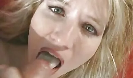 היופי נכנע לבית ספר בוגר בהעברה למקום סרטים גייז חינם אחר.