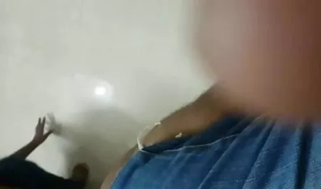 נערה צעירה עם ניקיון סרטי סקס לצפייה חינם ביער