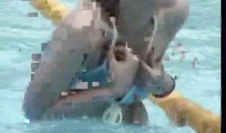 מאשה סרטי סקס צפיה ישירה חינם אוכלת בחדר החנות הנכון.