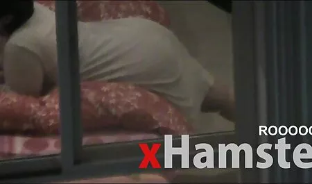 לסביות בוגרות סרטים ארוטים בחינם מלמדות בנות עם צעצועים.