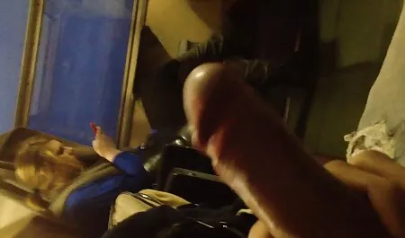 דבלקה בחותלתות מנסה לראות אנאלי סרטים כחולים בעברית בחינם