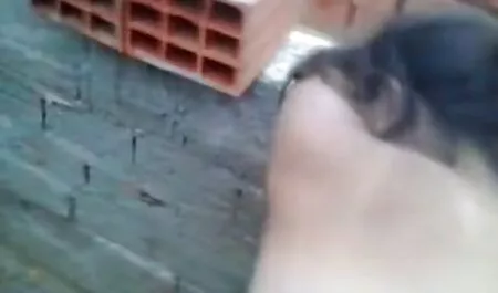 בנות סרטים כחולים לצפייה ישירה בחינם מזיינות שרירים בלונדיניים בגרביונים.