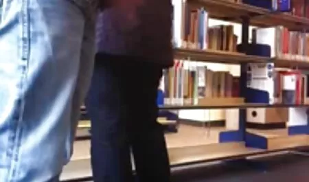 הוא קרא למלטה הקפוא לתה והתכונן להכות אותו. סרטי קוקסינליות חינם