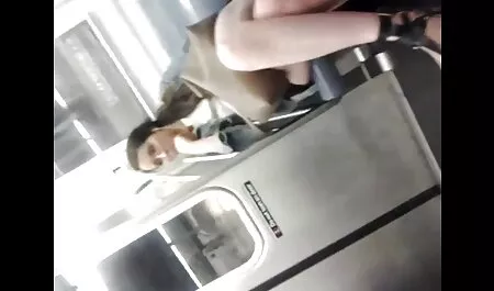 בחורה עם כוס מגולח מאוננת. סרטי סקס באורך מלא חינם