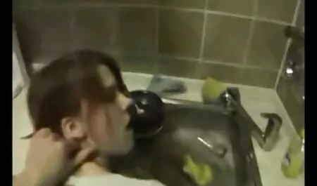 הוא עזר לאשתו לישון וצייר חלום על ידי המסה סרטים פורנו בחינם שלו