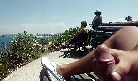 שימח את סרטי סקס מלא חינם הכלה עם ויברטור קטן וכמעט נטוע