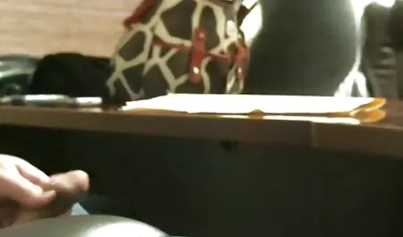 צ ' יק העמיד פנים שהוא נוגע בתחת שלה משני סרטים כחולים ישראלים חינם הצדדים.