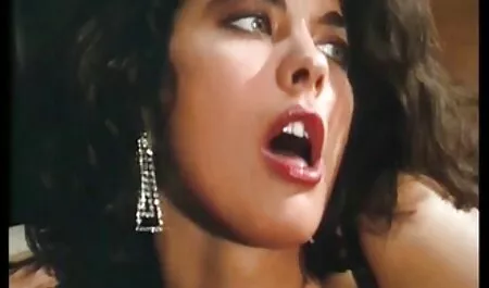 לסבית בלונדינית סרטי סקס חינם אלים נותנת לחבר רגיל להזדיין בתחת.