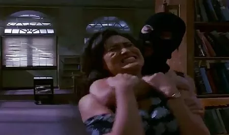 הוא עצר כדי לתת לי את סרטיםסקס לשונו