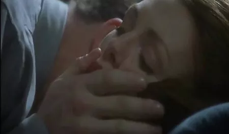 להתעסק עם בלונדינית במשחה אנאלית. סרטי בקס חינם