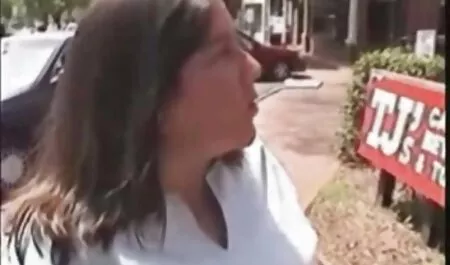 כלבה סרטי סקס מלאים לצפיה ישירה קיבלה זיון שו עם זר