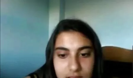 נכנסתי לשירותים כדי להתרחץ ולהשתין סרטי פורנו לצפיה בחינם בו זמנית.