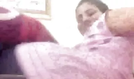האיש הופרד על ידי שותפיו השמנים והבוגרים בגרביים סרטי קס חינם