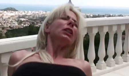 שים את הכלב על המיטה. סרטי סקס קצרים חינם