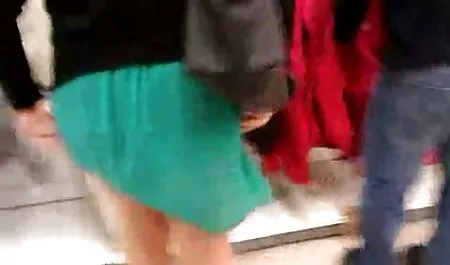בחורה עם קעקוע על התחת לסביות סרטים חינם מתכרבלת עם צעצוע ורוד