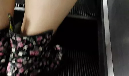 בחורת חדירה כפולה עם סירטי סקב ויברטור וחבר