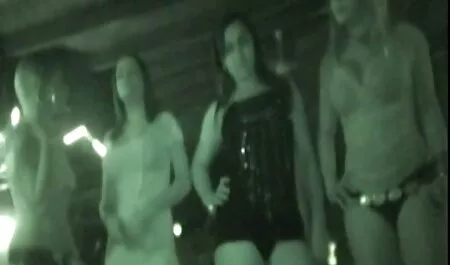 חברה רזה סרטי סקס חינם אונס בשירותים רצתה להשתין על עצמה.
