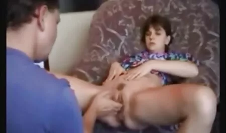 לחברות צפייה ישירה סרטי סקס יש זין ארוך מגומי מזוין.